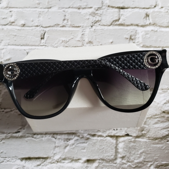 NWOT Guess Polarized Designer Sunglasses w/ Hard Case - Picture 5 of 11